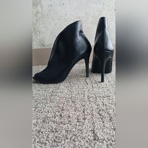 Black leather heels, size 8